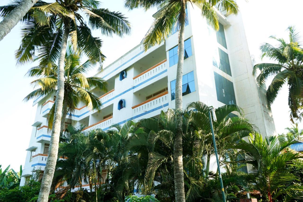 Ocean Bay Ayurvedic Beach Resort โกวาลัม ภายนอก รูปภาพ